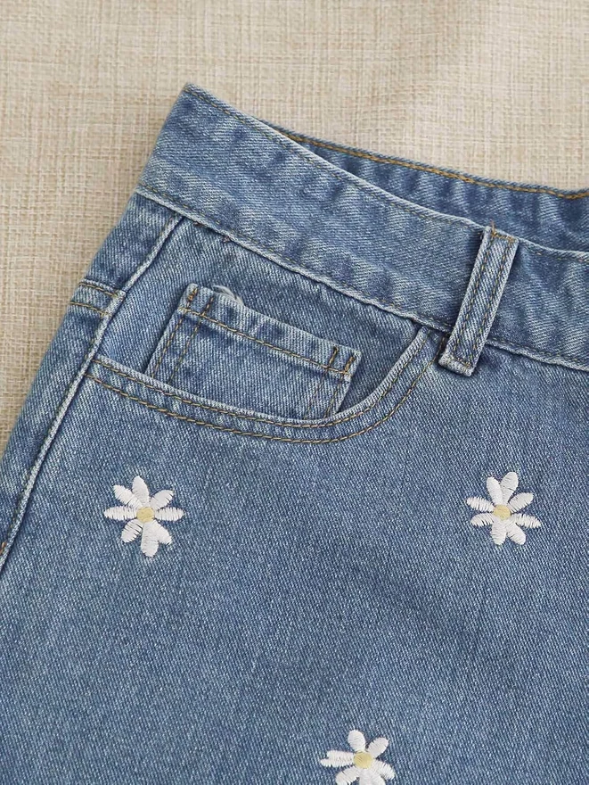 Floral Denim Shorts Wide Leg Embroidered Jean Shorts by OYOANGLE, photograph 4 of 4