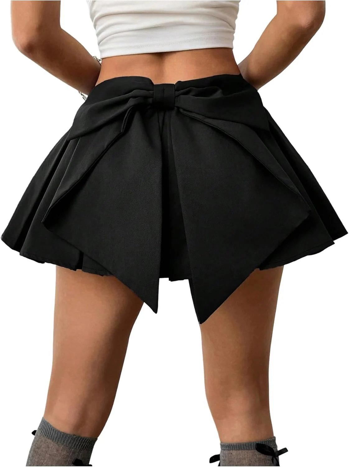 Bow Back Pleated Short Skirt Black by OYOANGLE, photograph 1 of 4