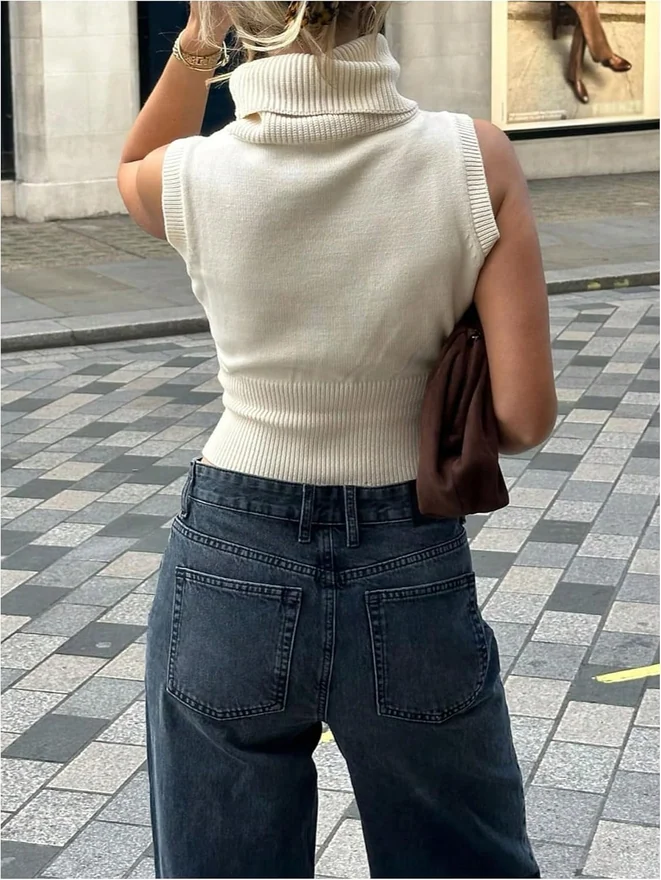Turtleneck Sweater Vest Sleeveless High Neck Cropped Sweater by OYOANGLE, photograph 3 of 4