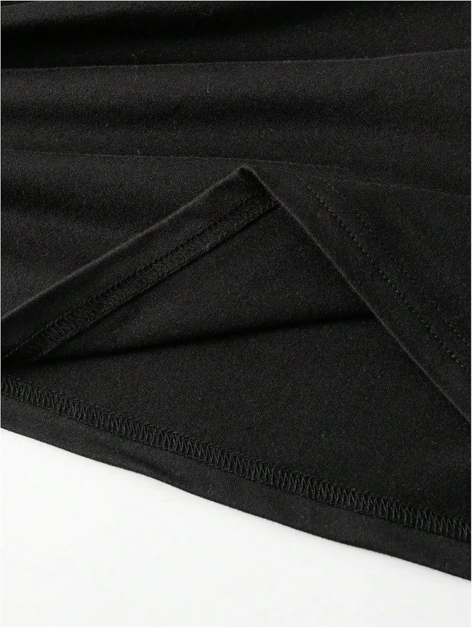 Plus Size Y2K Graphic Short Sleeve Cropped Tees Black by OYOANGLE, photograph 4 of 4